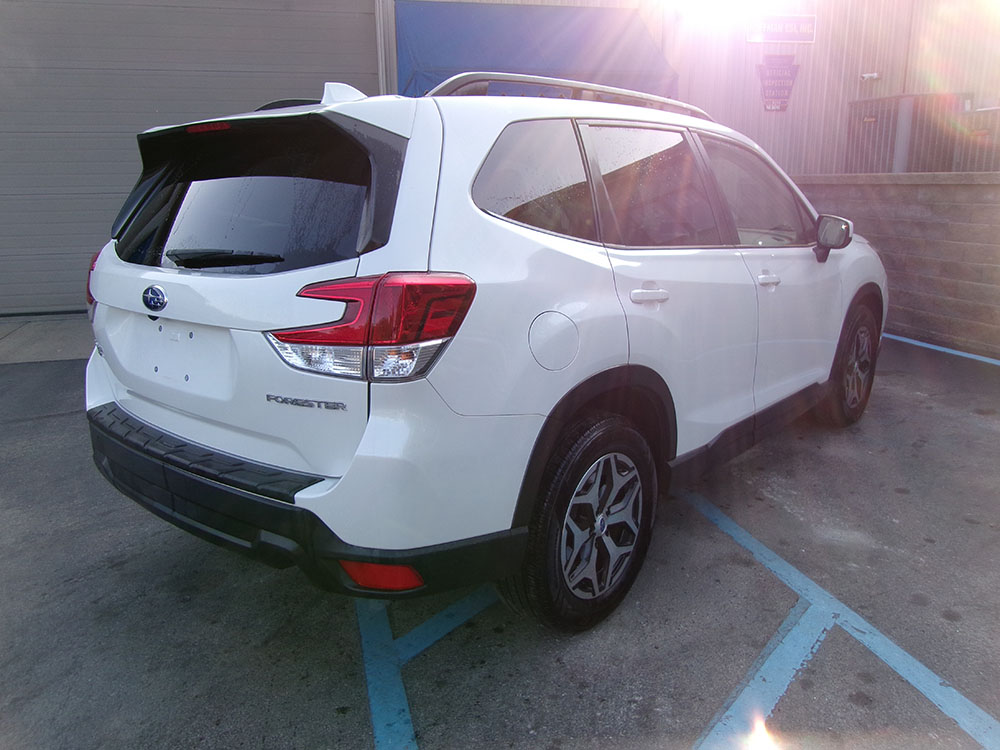
								SUBARU FORESTER PREMIUM full									