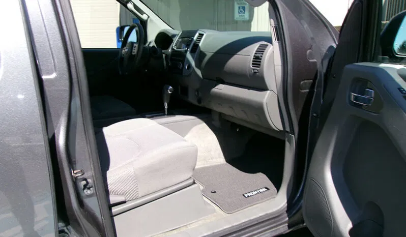 
								NISSAN FRONTIER SV CREW CAB full									