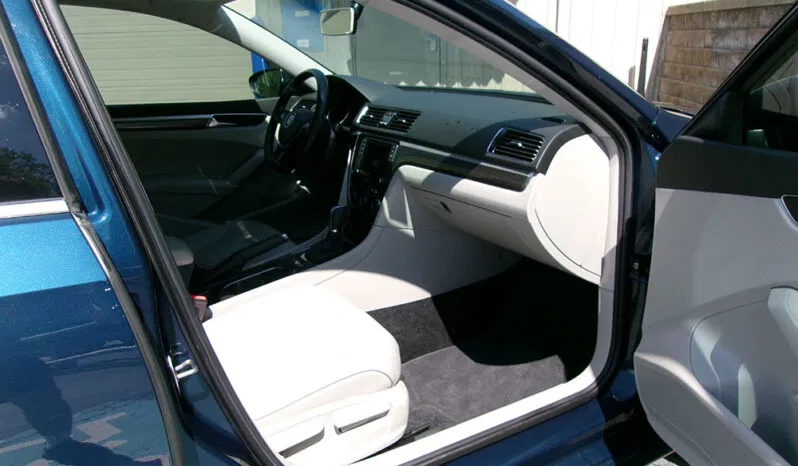 
								VOLKSWAGEN PASSAT SE full									