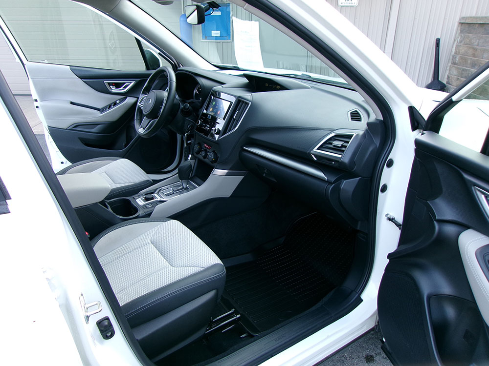 
								SUBARU FORESTER PREMIUM full									
