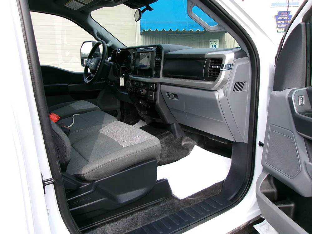
								FORD F-450 SD XLT REG CAB DUMP full									