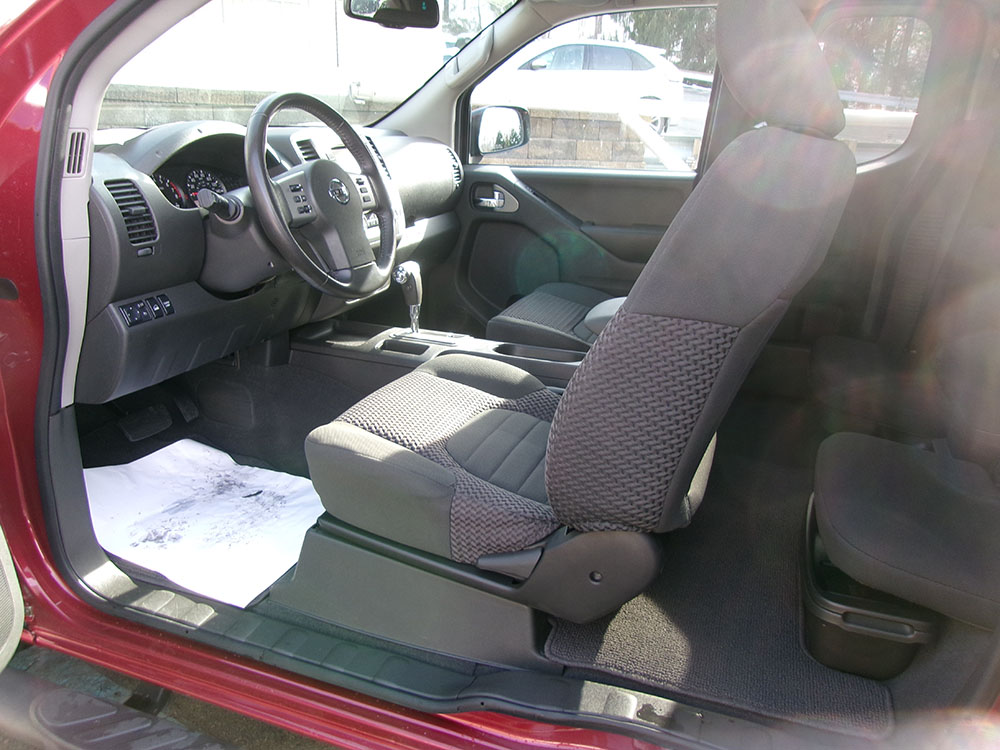 
								NISSAN FRONTIER SV KING CAB full									