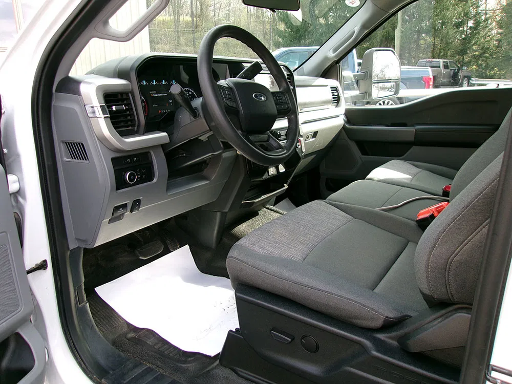 
								FORD F-450 SD XLT REG CAB DUMP full									