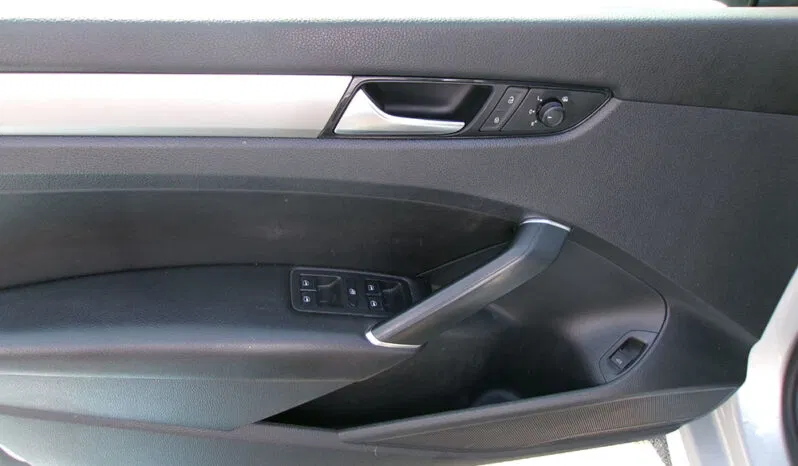 
								VOLKSWAGEN PASSAT SE full									