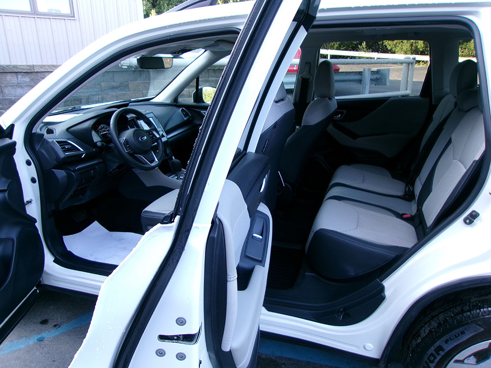 
								SUBARU FORESTER PREMIUM full									