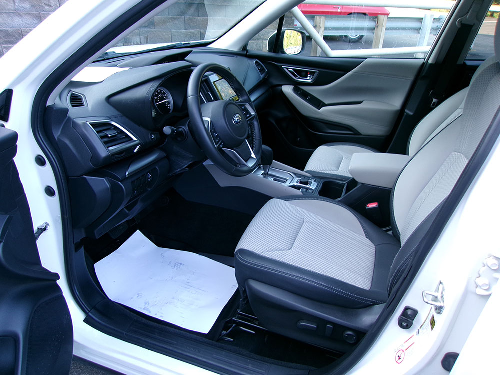 
								SUBARU FORESTER PREMIUM full									