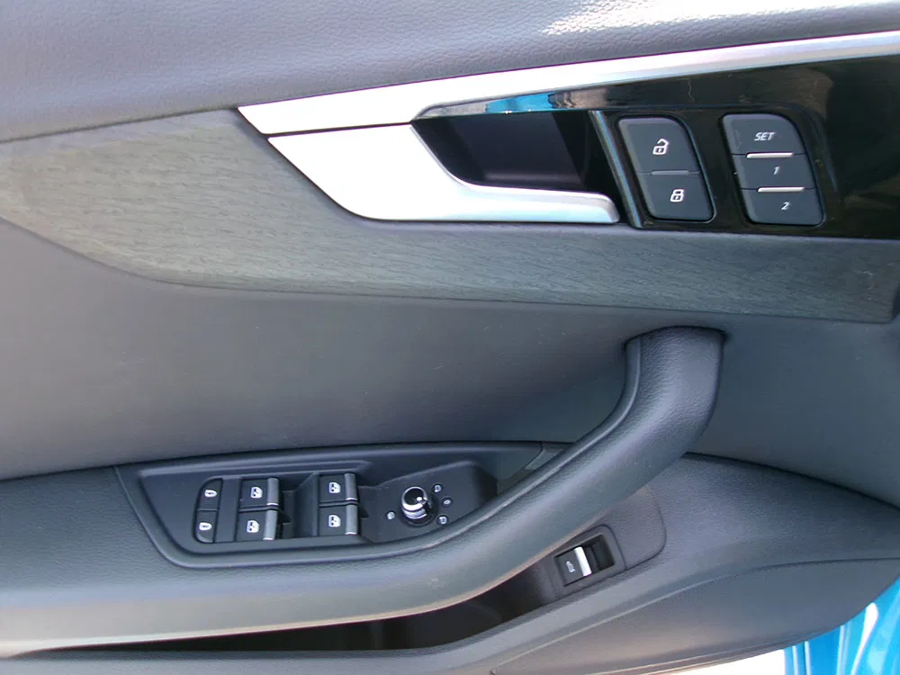 
								AUDI A4 PREMIUM full									