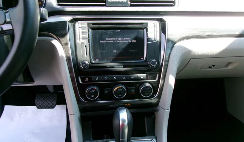 
								VOLKSWAGEN PASSAT SE full									