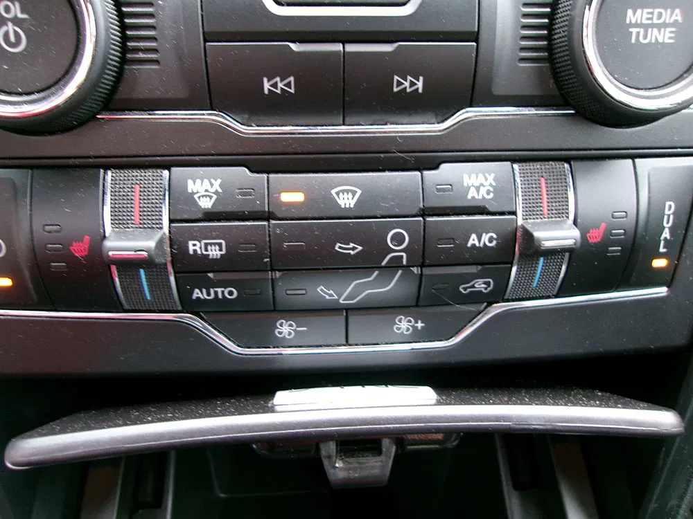 
								FORD EXPLORER XLT full									