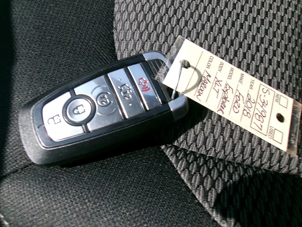 
								FORD EXPLORER XLT full									
