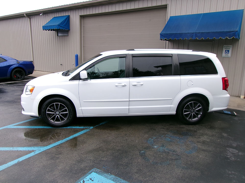 
								DODGE GRAND CARAVAN SXT full									
