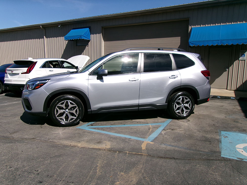 
								SUBARU FORESTER PREMIUM full									