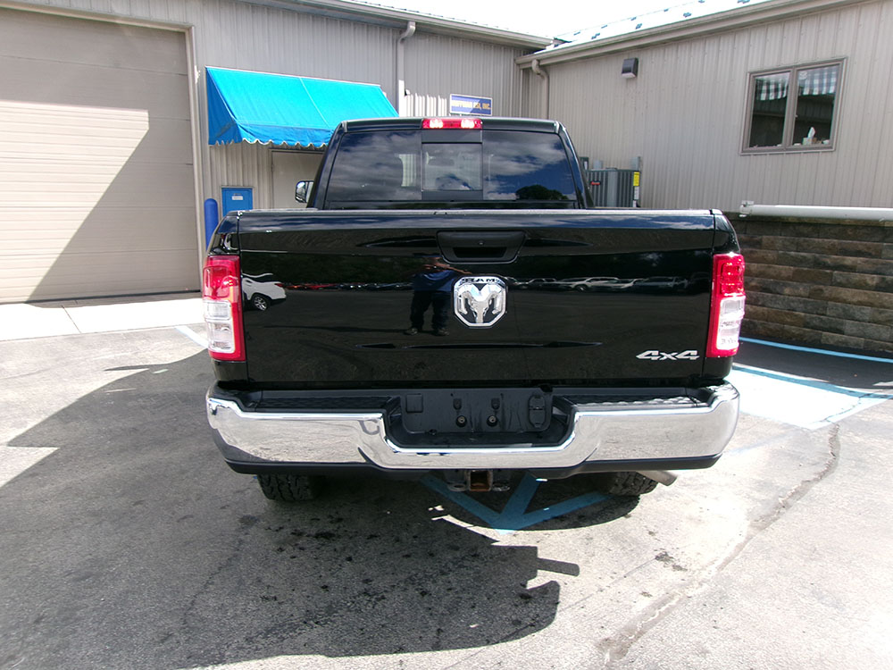 
								RAM 2500 TRADESMAN CREW CAB full									