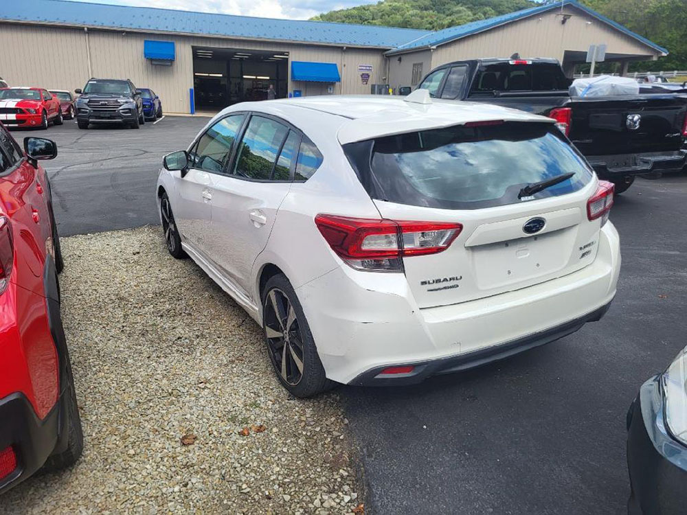 
								SUBARU IMPREZA SPORT full									
