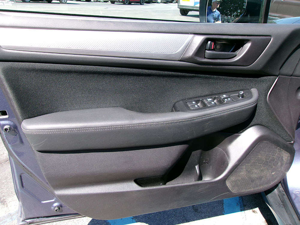 
								SUBARU OUTBACK full									