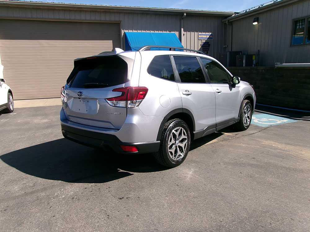 
								SUBARU FORESTER PREMIUM full									