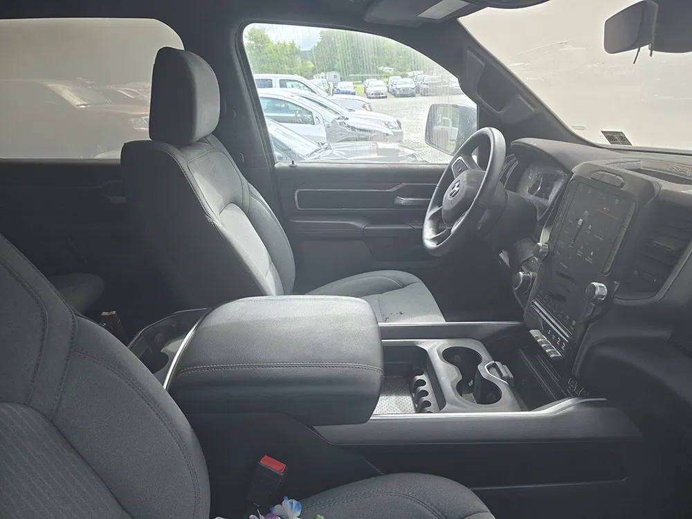 
								RAM 1500 BIGHORN CREW CAB full									