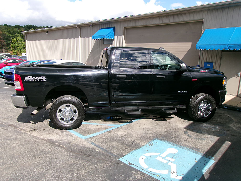 
								RAM 2500 TRADESMAN CREW CAB full									
