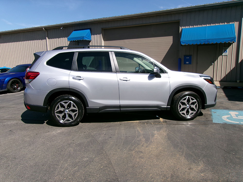 
								SUBARU FORESTER PREMIUM full									