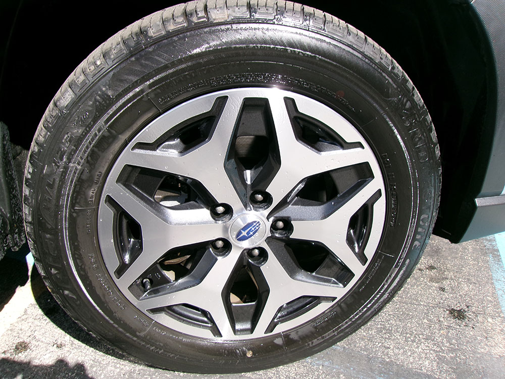 
								SUBARU FORESTER PREMIUM full									
