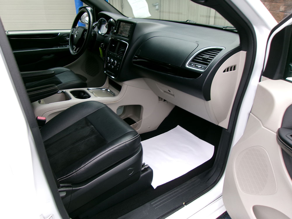 
								DODGE GRAND CARAVAN SXT full									