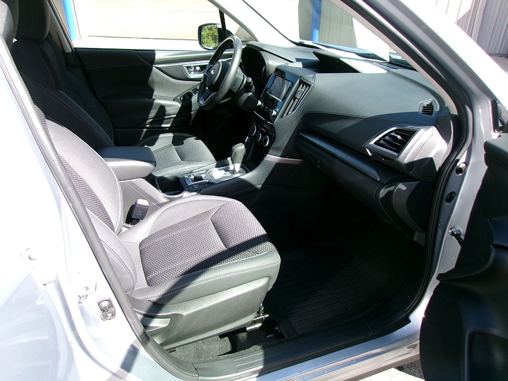 
								SUBARU FORESTER PREMIUM full									