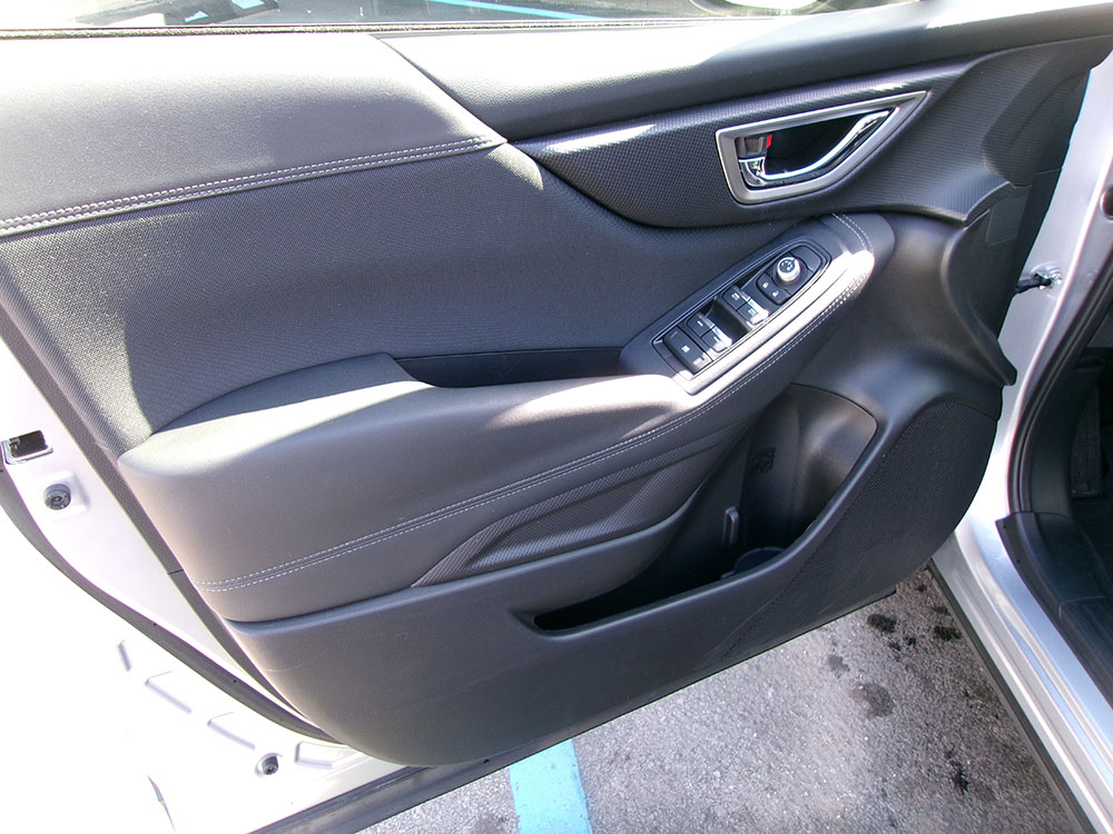 
								SUBARU FORESTER PREMIUM full									