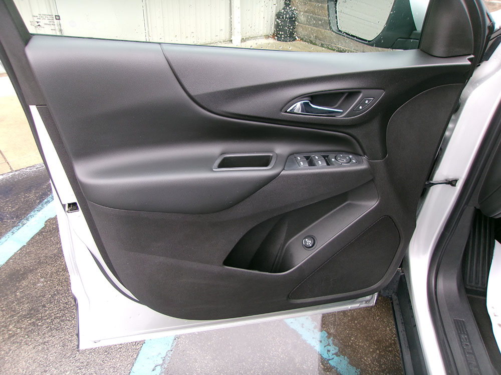 
								CHEVROLET EQUINOX LT full									