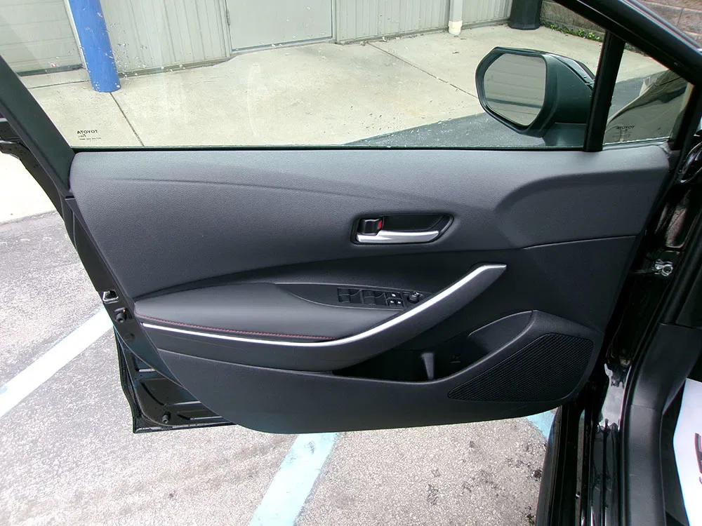 
								TOYOTA COROLLA NIGHT SHADE full									