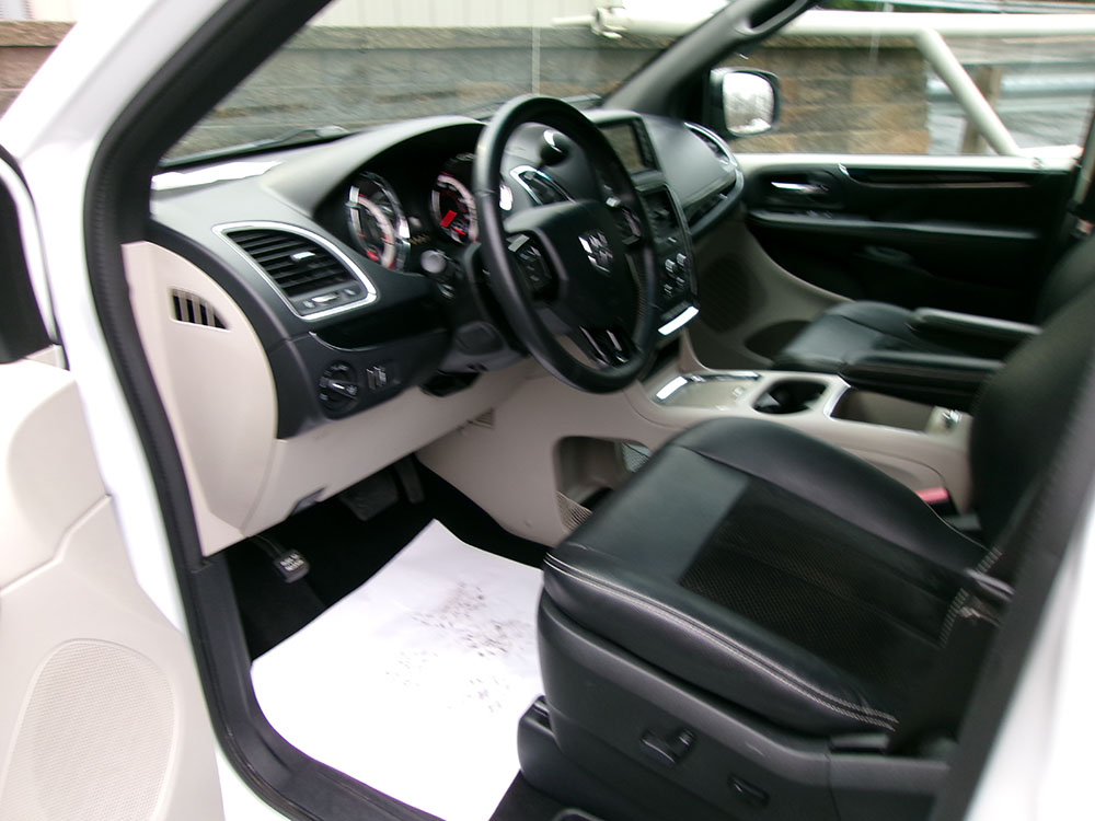 
								DODGE GRAND CARAVAN SXT full									