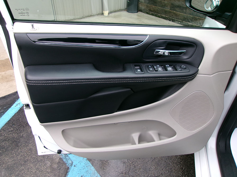 
								DODGE GRAND CARAVAN SXT full									