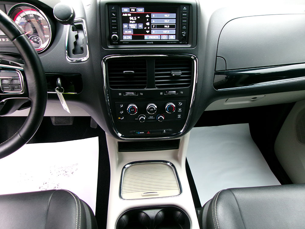 
								DODGE GRAND CARAVAN SXT full									