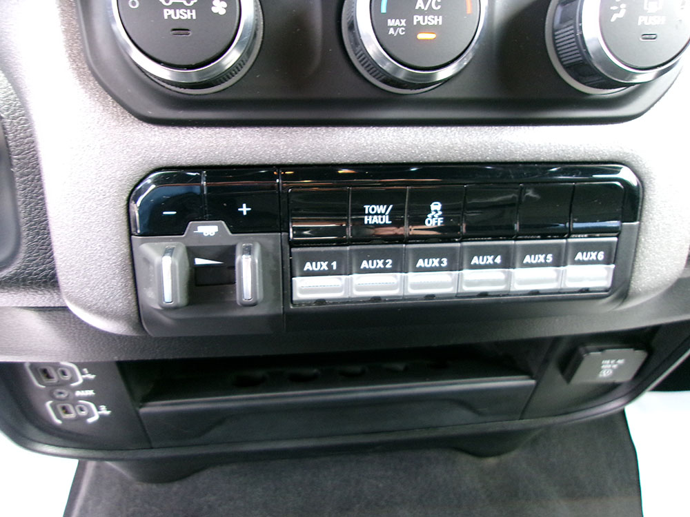 
								RAM 2500 TRADESMAN CREW CAB full									