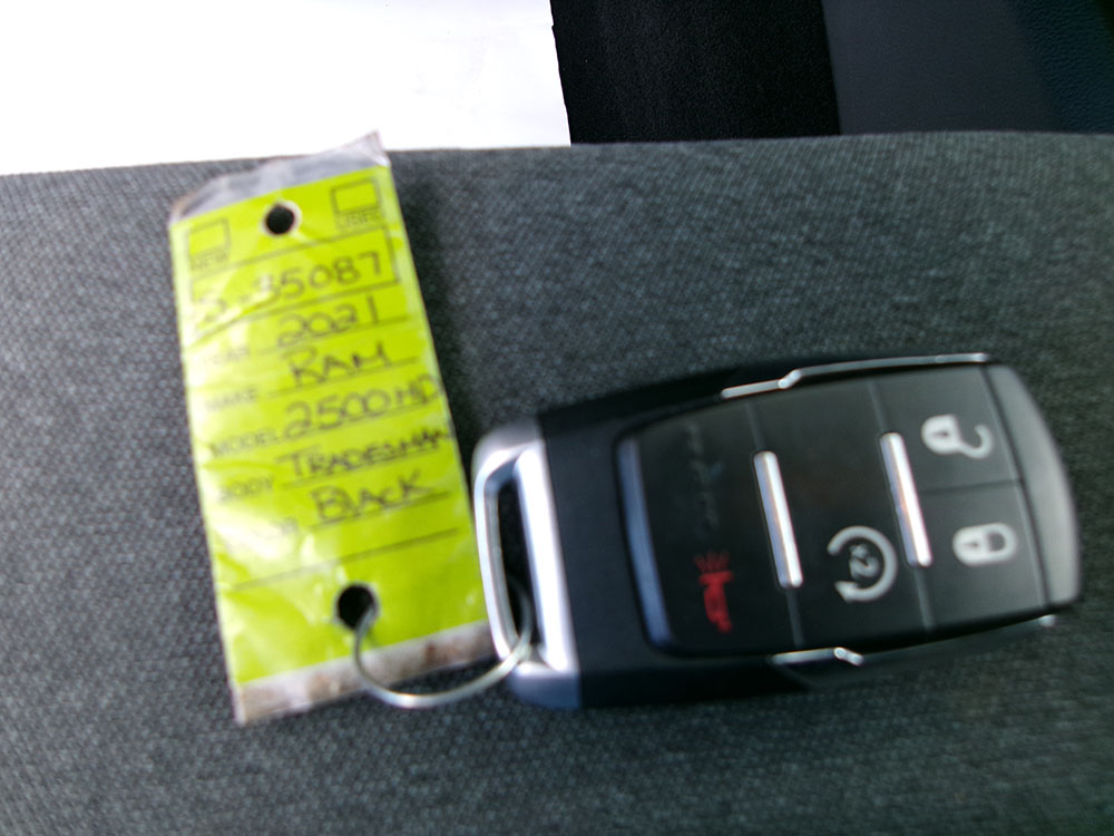 
								RAM 2500 TRADESMAN CREW CAB full									