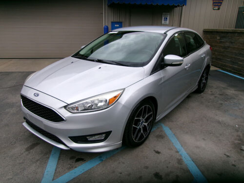 2016 Ford Focus SE's photo