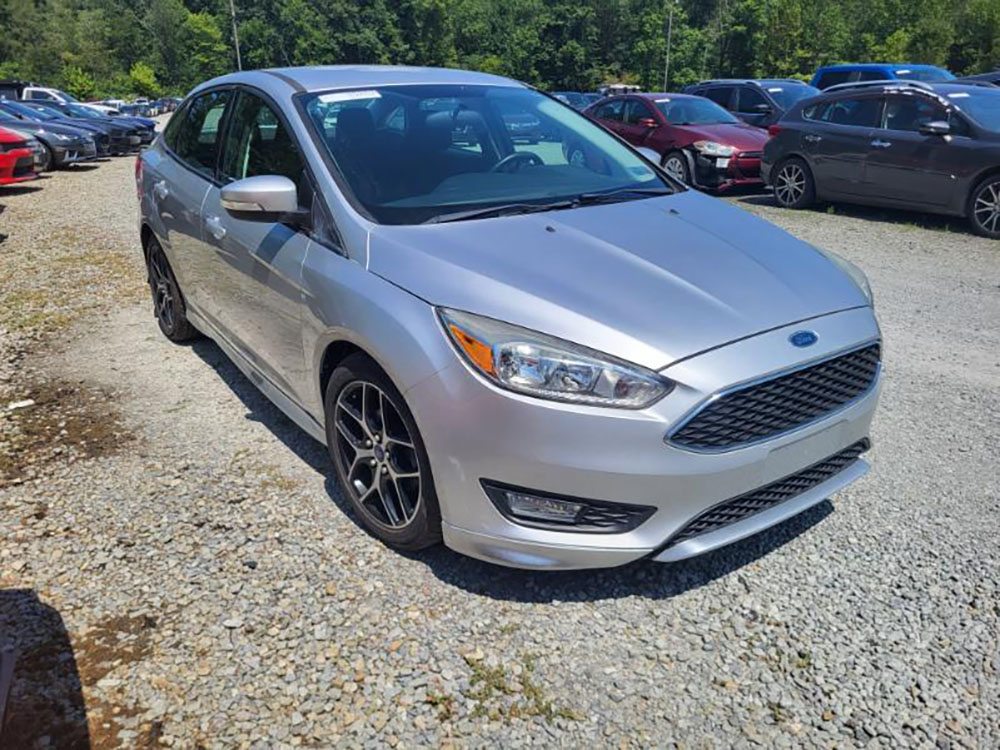 
								FORD FOCUS SE full									