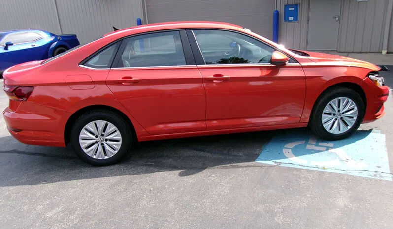 
								VOLKSWAGEN JETTA S full									