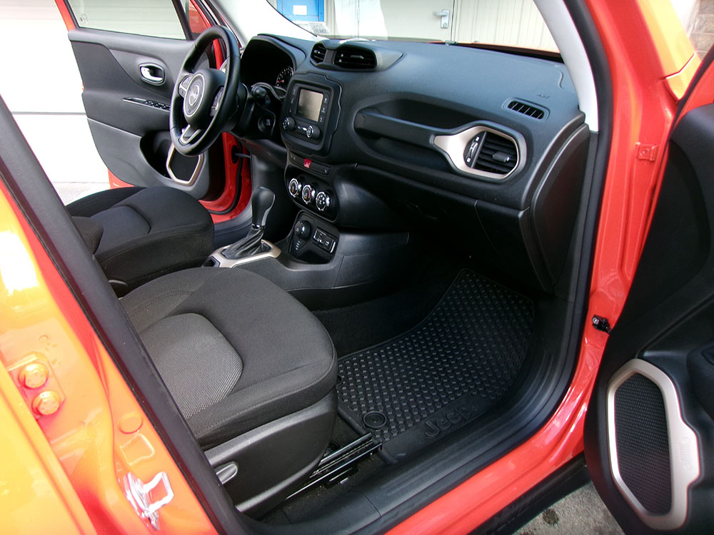 
								JEEP RENEGADE LATITUDE full									