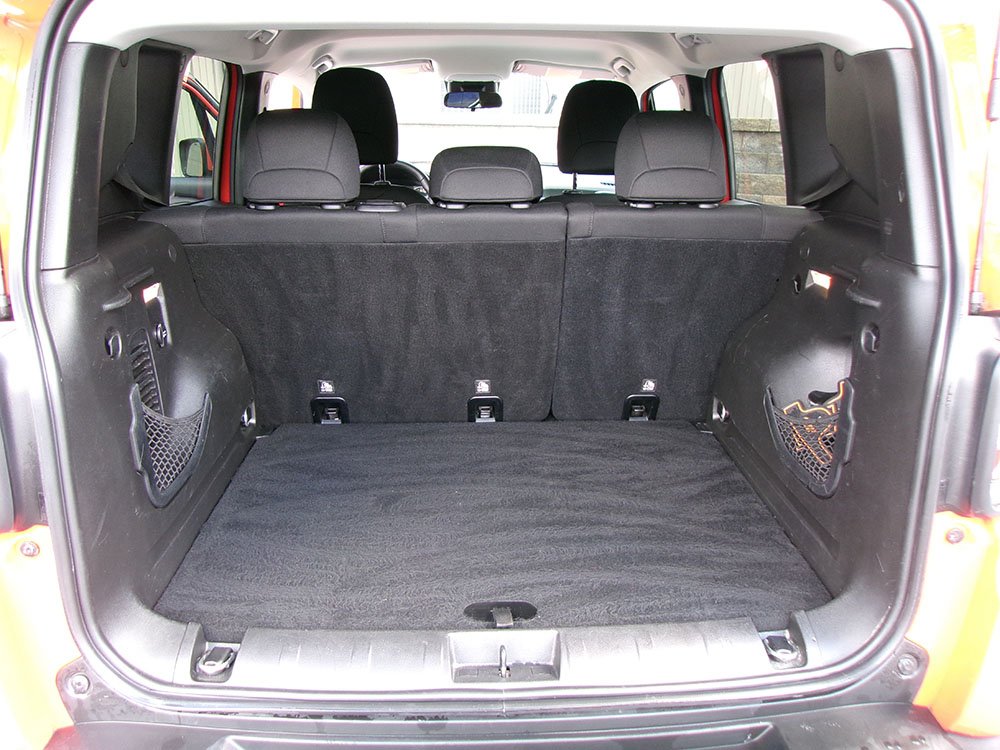 
								JEEP RENEGADE LATITUDE full									