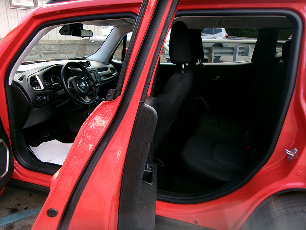 
								JEEP RENEGADE LATITUDE full									