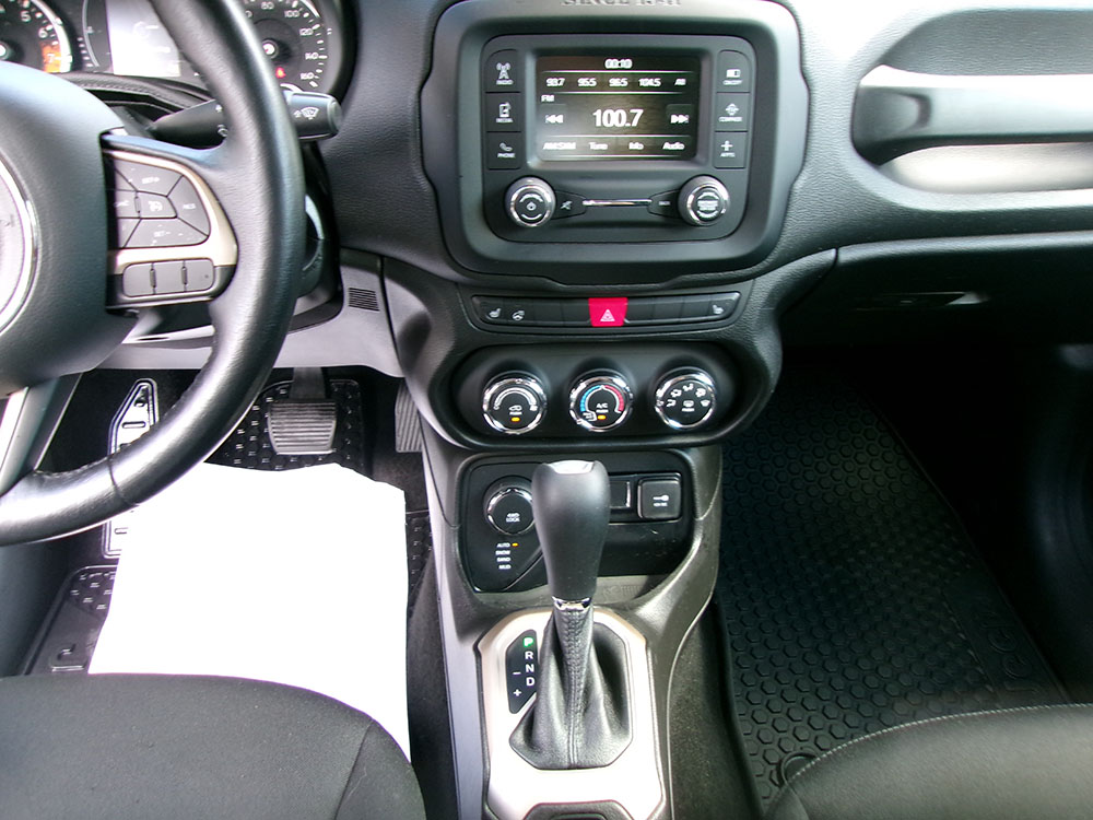 
								JEEP RENEGADE LATITUDE full									