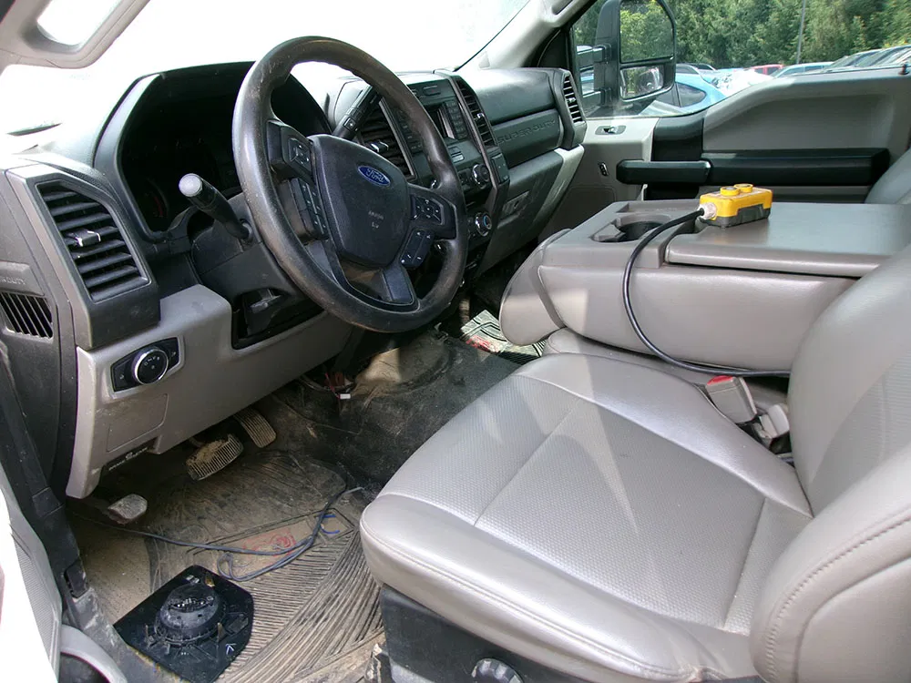 
								FORD F-550 XL DUMP full									