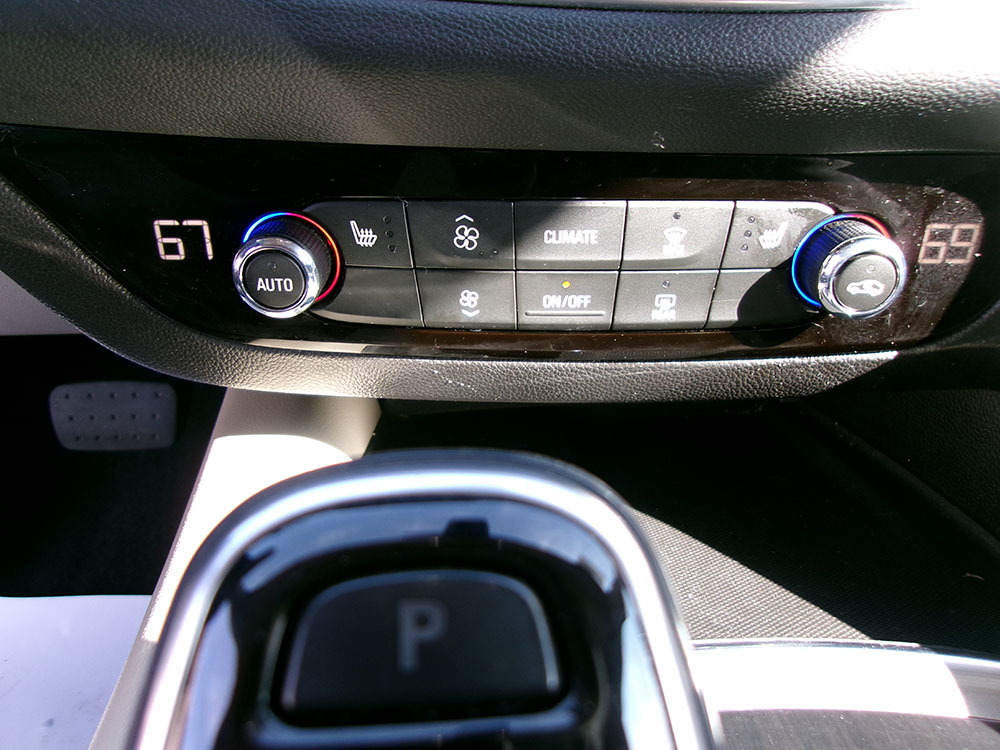 
								BUICK ENCLAVE ESSENCE full									