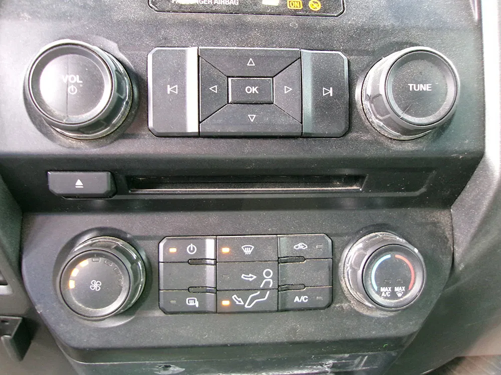 
								FORD F-550 XL DUMP full									