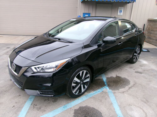 2022 Nissan Versa Sedan SR's photo