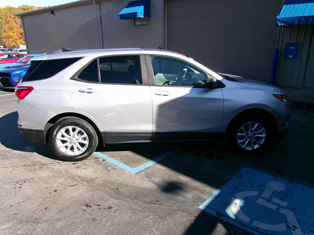 
								CHEVROLET EQUINOX LS full									