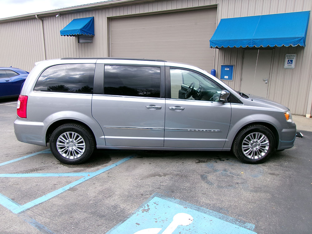 
								CHRYSLER TOWN AND COUNTRY TOURING L full									