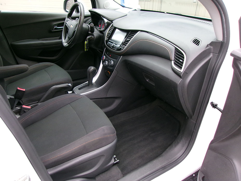 
								CHEVROLET TRAX LS full									