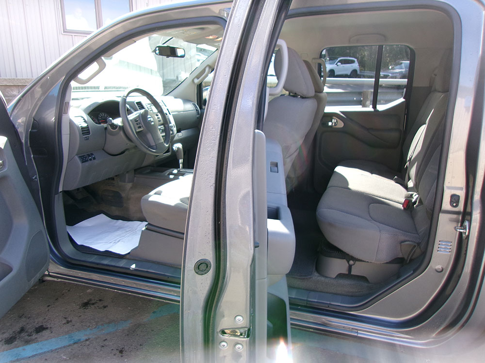 
								NISSAN FRONTIER SV CREW CAB full									
