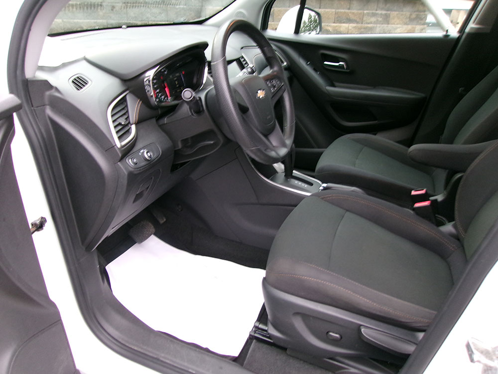 
								CHEVROLET TRAX LS full									